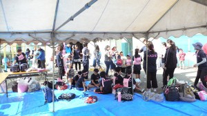 朝７：３０からテント設営し、開会式前に参加者もだいぶ集まりました。